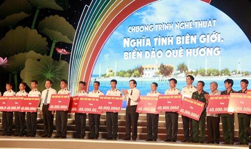 Nghĩa tình biên giới, biển đảo quê hương