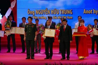 Tổng Liên đoàn LĐVN vinh danh công trình dầu khí