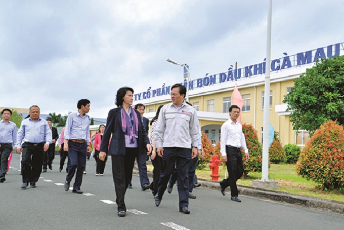 Đạm Cà Mau: Vững vàng “kiềng ba chân”