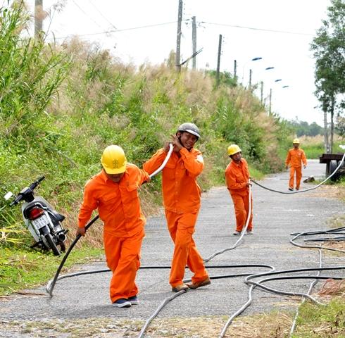 Ấp 4 xã Khánh An: niềm vui của người dân khi hàng đêm có điện