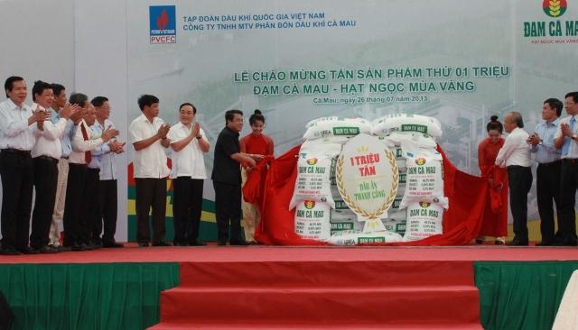 Đạm Cà Mau tổ chức Lễ mừng tấn urê thứ 1 triệu
