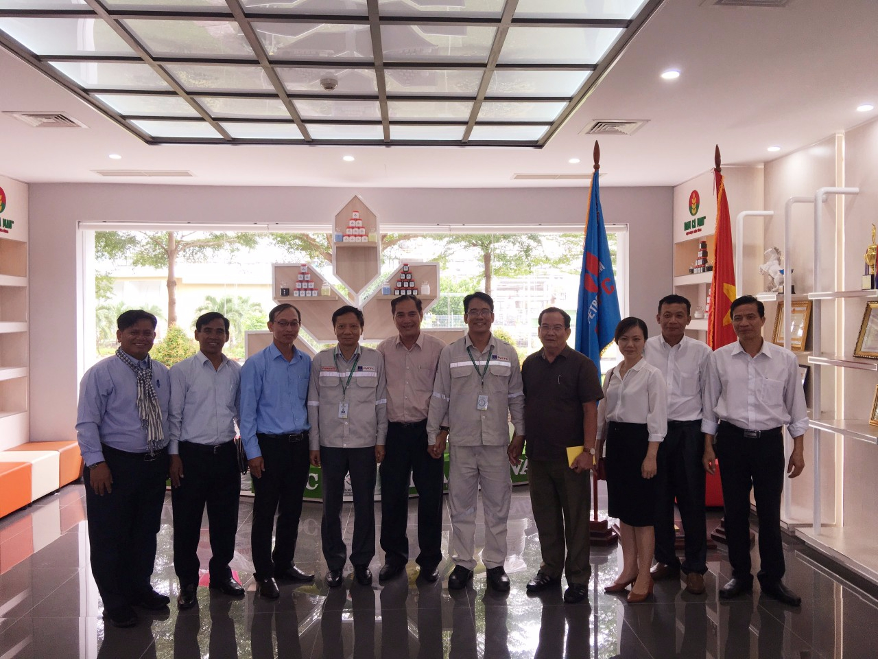 Đoàn công tác Bộ Kế hoạch Vương quốc Campuchia thăm nhà máy Đạm Cà Mau