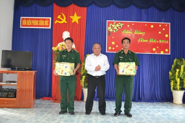 Đạm Cà Mau vui Tết cùng các chiến sĩ đảo xa