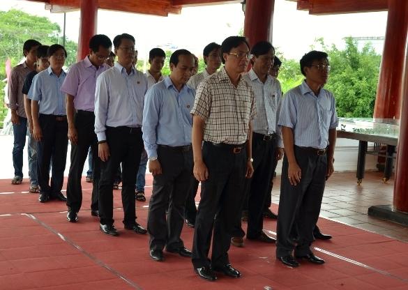 Lãnh đạo PVCFC dâng hương tưởng niệm chủ tịch Hồ Chí Minh