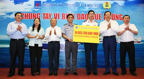 Ngành dầu khí hỗ trợ Cảnh sát biển và Kiểm ngư Việt Nam 30 tỷ đồng