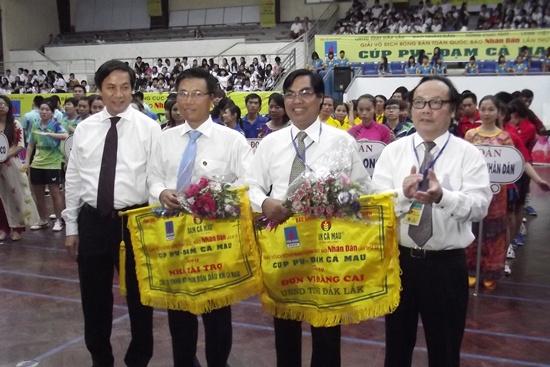 Khai mạc Giải vô địch bóng bàn Báo Nhân Dân