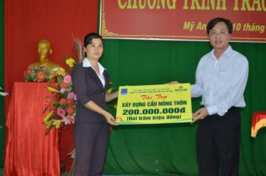 Đạm Cà Mau tài trợ xây dựng cầu giao thông nông thôn tại Bến Tre