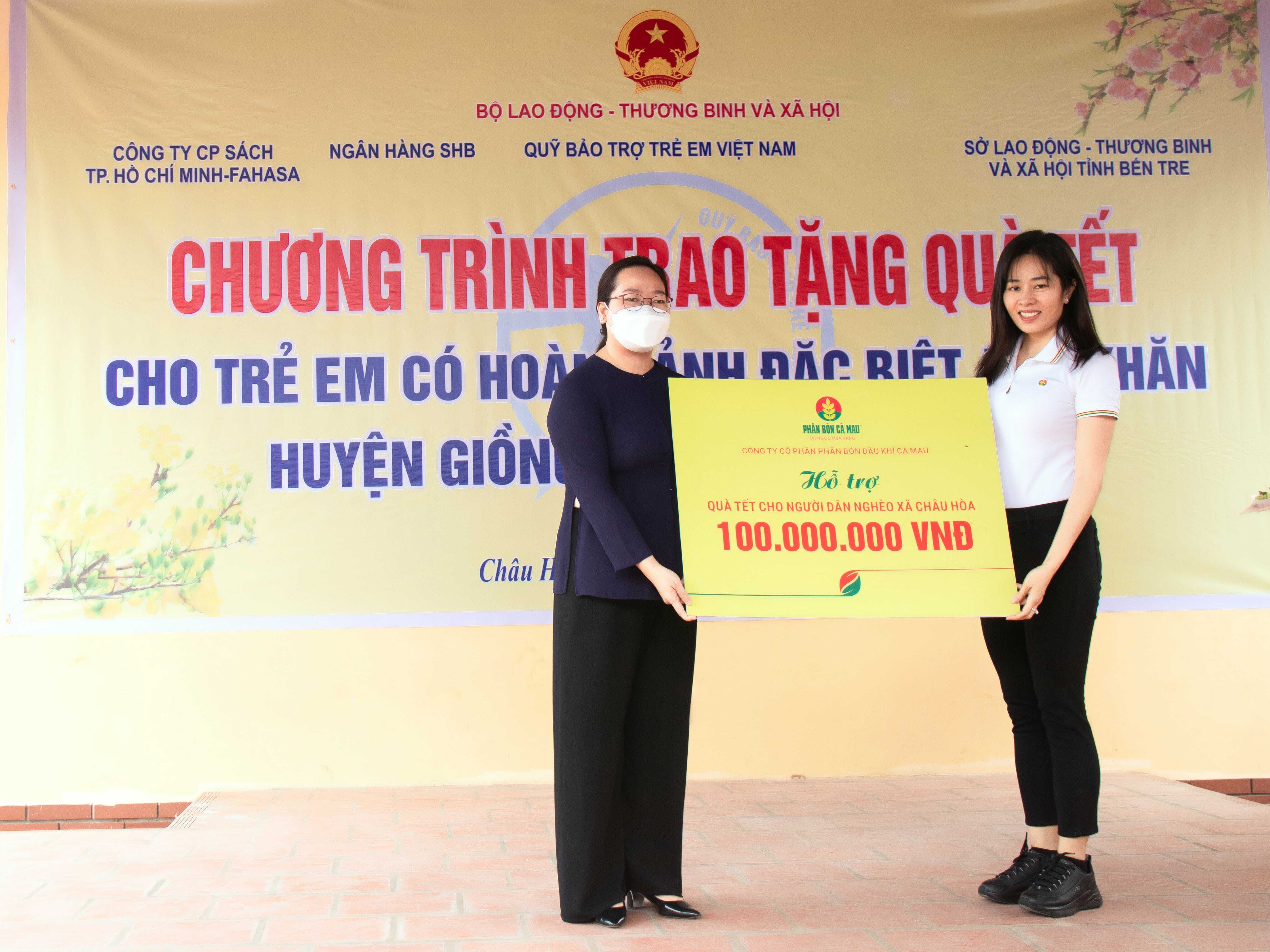 Phân Bón Cà Mau Mang Xuân Đến Bà Con Bến Tre