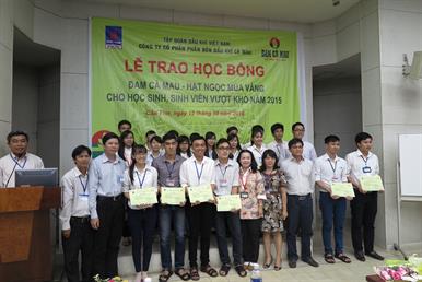 Trao 21 suất học bổng Đạm Cà Mau – Hạt Ngọc Mùa Vàng cho sinh viên Đại học Cần Thơ