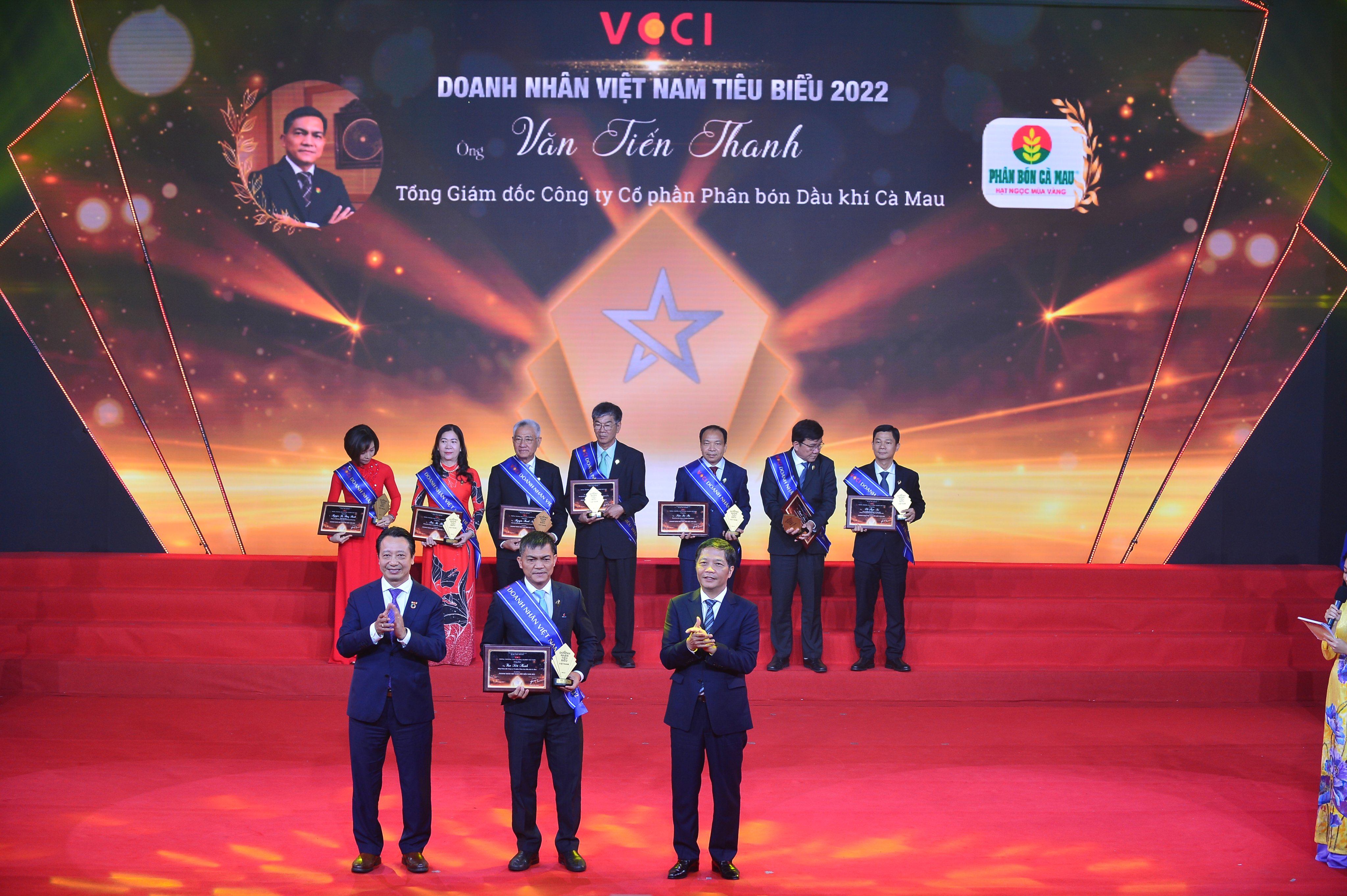 Tổng Giám đốc PVCFC Văn Tiến Thanh - Doanh nhân tiêu biểu 2022