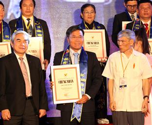 Đạm Cà Mau vinh dự được chứng nhận hàng Việt Nam chất lượng cao 2016 do người tiêu dùng bình chọn