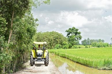 Chiếc máy cày Đạm Cà Mau đã lăn bánh trên quê hương của người trúng giải