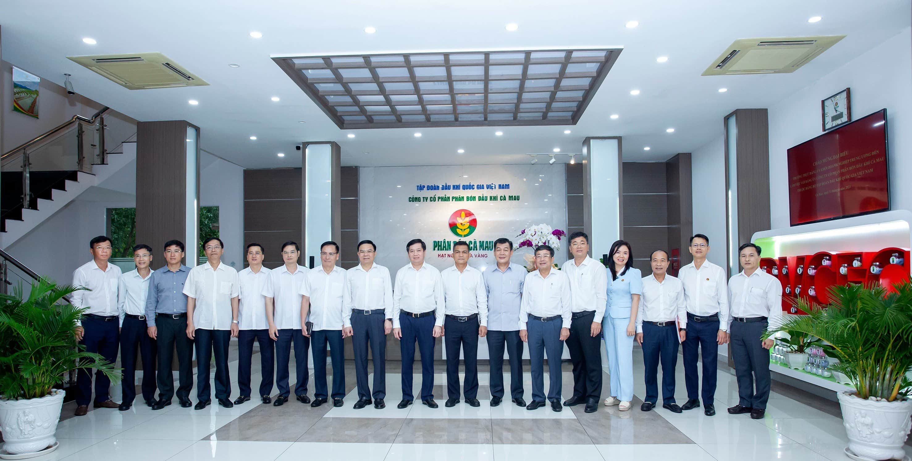 Thường Trực Đảng Uỷ Khối DNTW Làm Việc Với Đảng Uỷ PVCFC