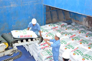 Đạm Cà Mau vượt chỉ tiêu sản xuất và tiêu thụ
