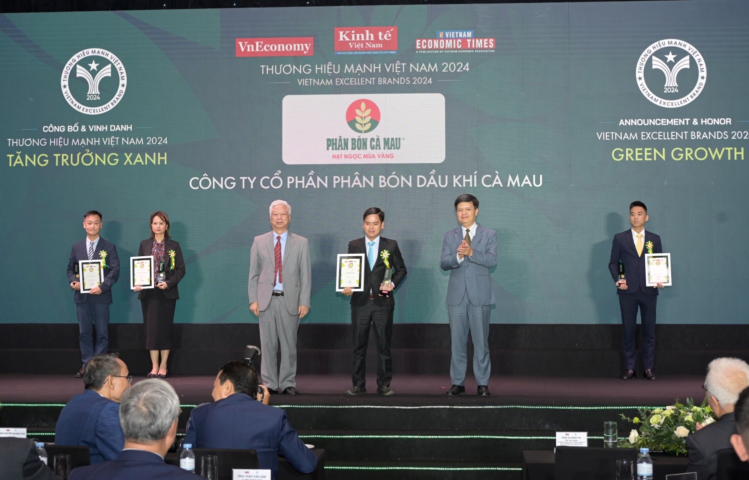 Phân Bón Cà Mau Được Vinh Danh Top 10 Thương Hiệu Mạnh - Tăng Trưởng Xanh 2024