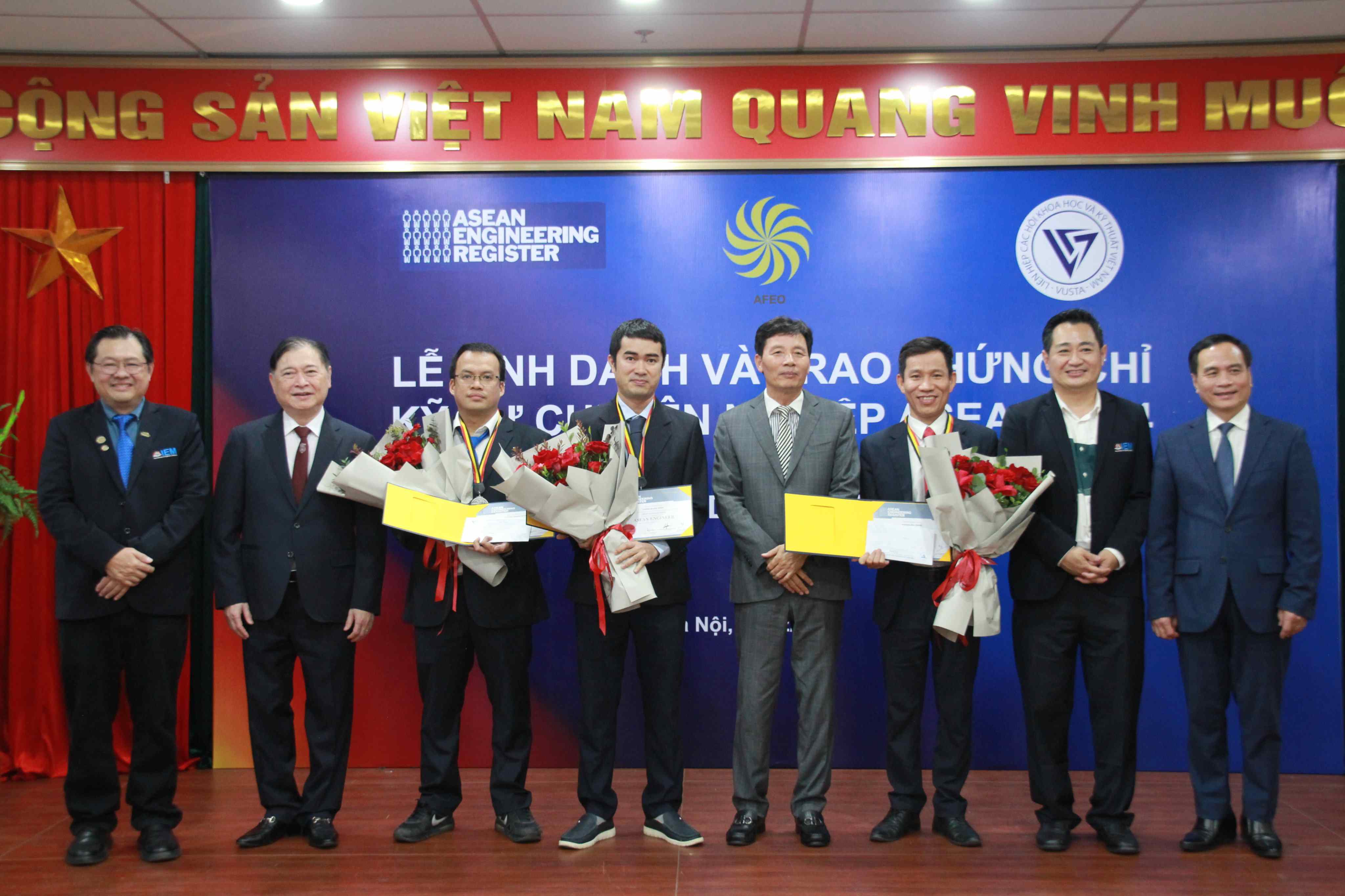 Kỹ sư của Phân Bón Cà Mau chính thức nhận chứng chỉ kỹ sư chuyên nghiệp ASEAN