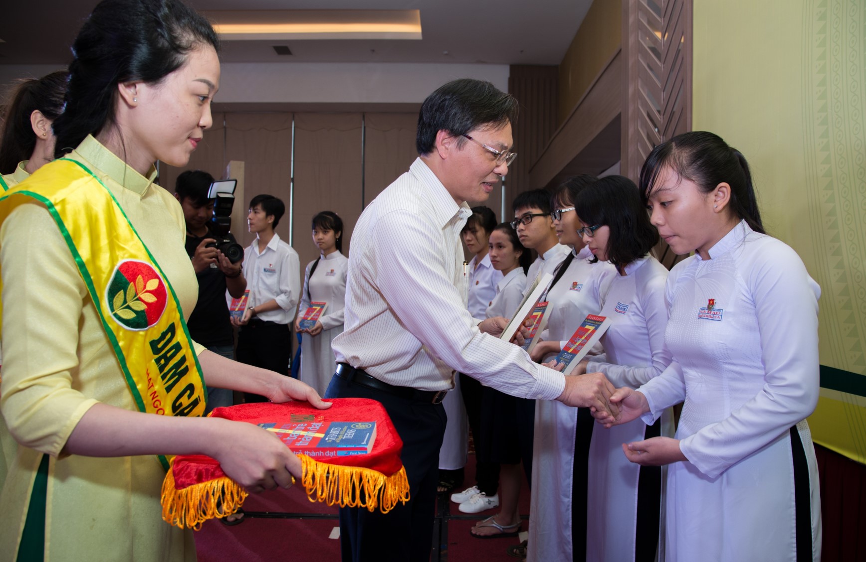 Đạm Cà Mau trao 150 suất học bổng cho học sinh tỉnh Cà Mau