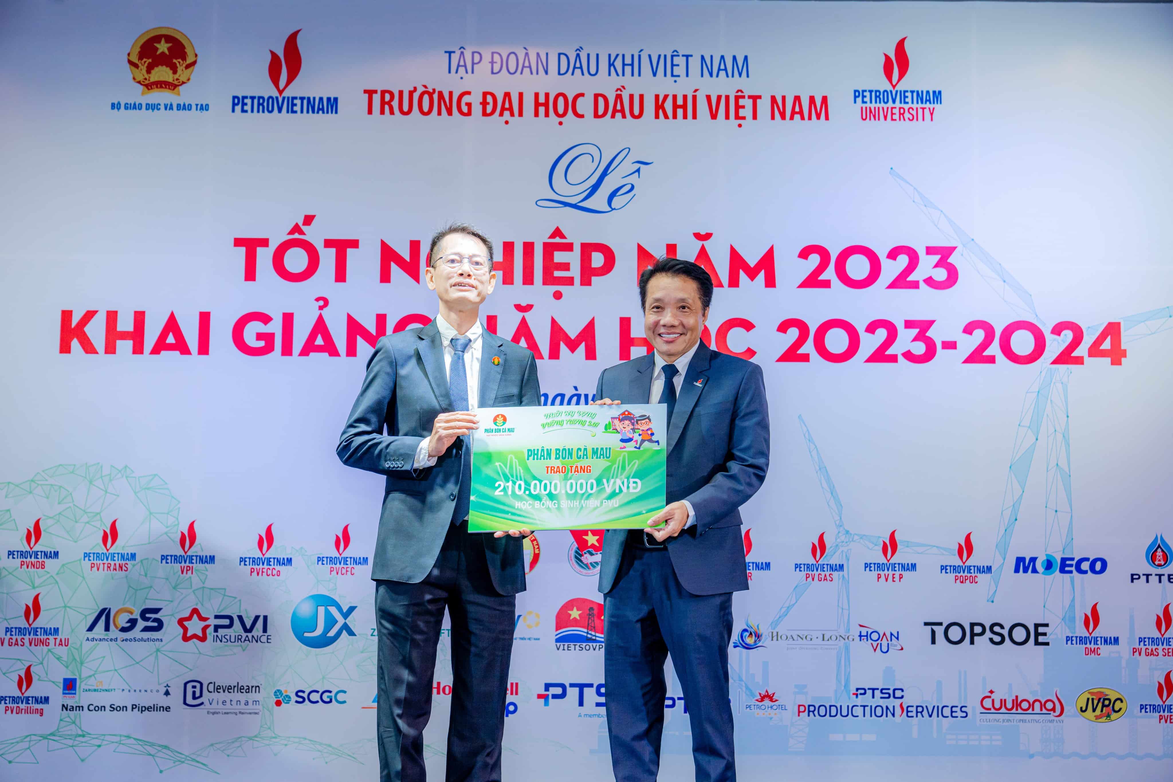 Năm Thứ 7 Liên Tiếp PVCFC Trao Học Bổng Hạt Ngọc Mùa Vàng Cho Sinh Viên Đại Học Dầu Khí Việt Nam