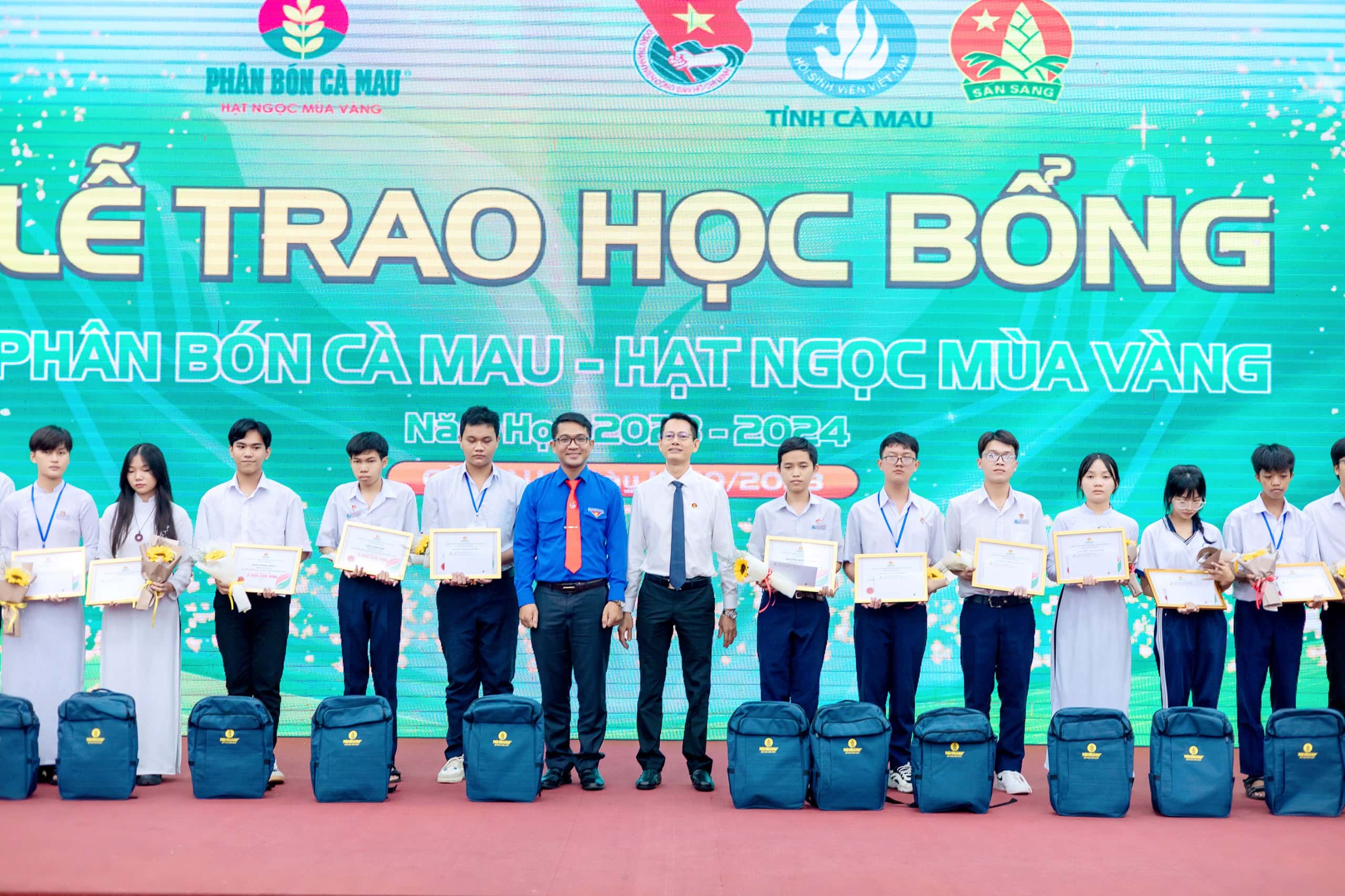 Phân Bón Cà Mau 12 Năm - 1 Tấm Lòng Với Giáo Dục Tỉnh Cà Mau