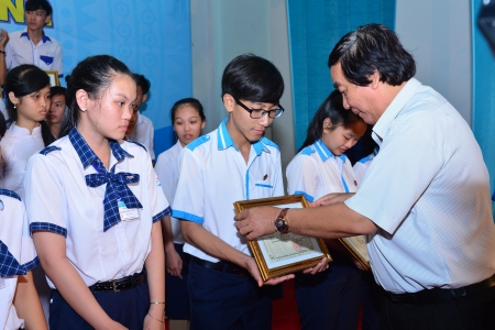 Trao 150 suất học bổng “Đạm Cà Mau - Hạt ngọc mùa vàng”