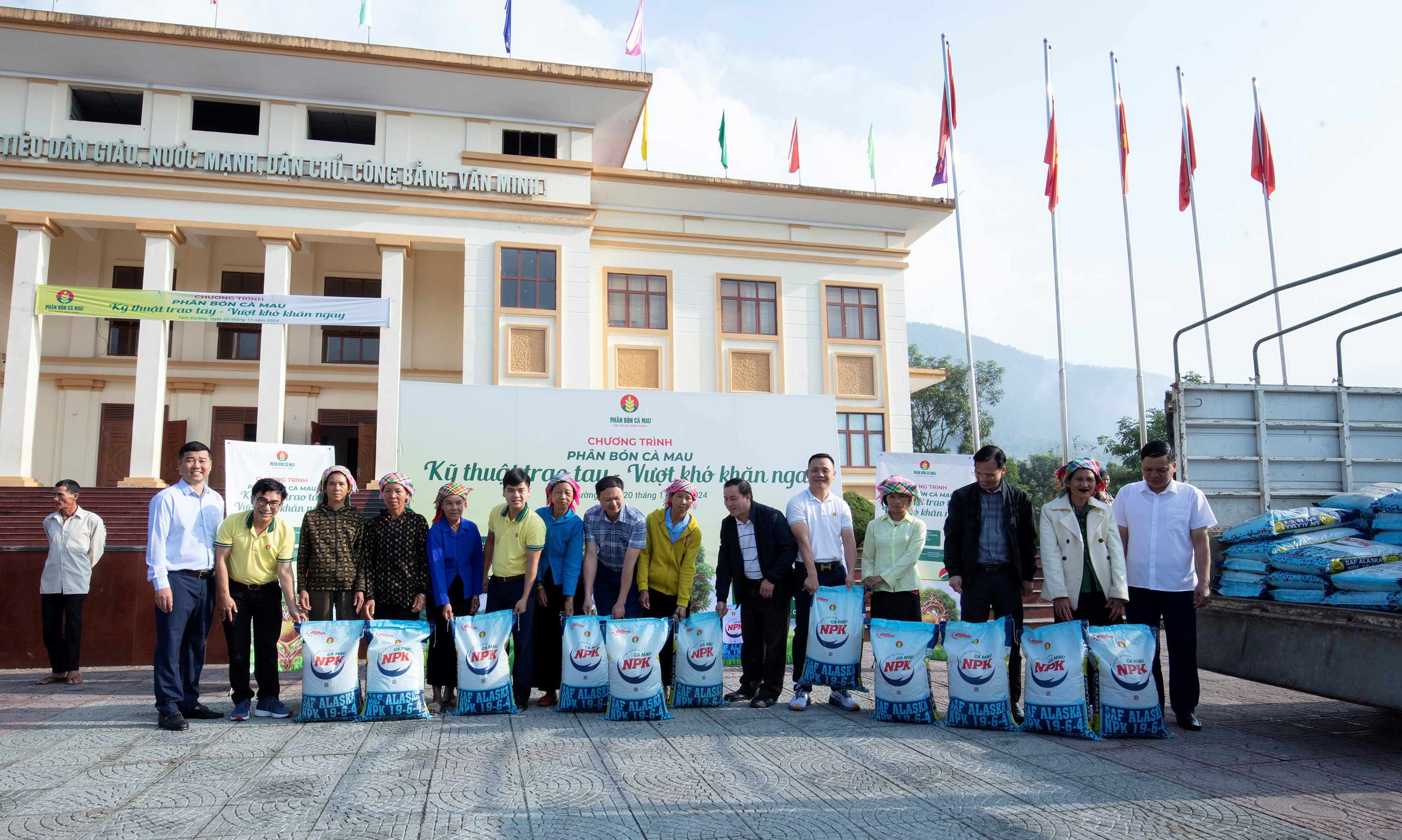 PVCFC xây dựng nhà tình nghĩa tại Lai Châu: Ấm áp và yêu thương!