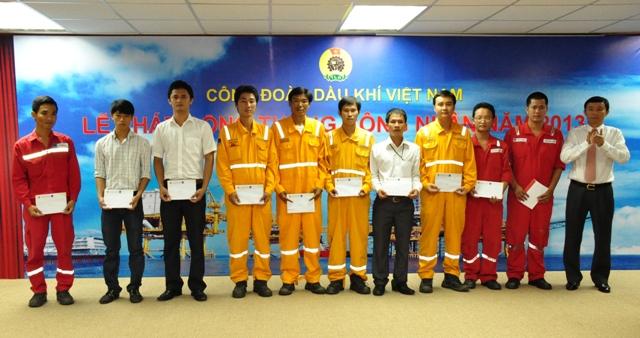 Đạm Cà Mau thi đua hưởng ứng “Tháng Công nhân” năm 2013