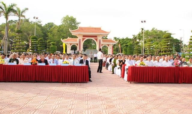 Dâng hương, báo công lên Bác nhân kỷ niệm sinh nhật Người